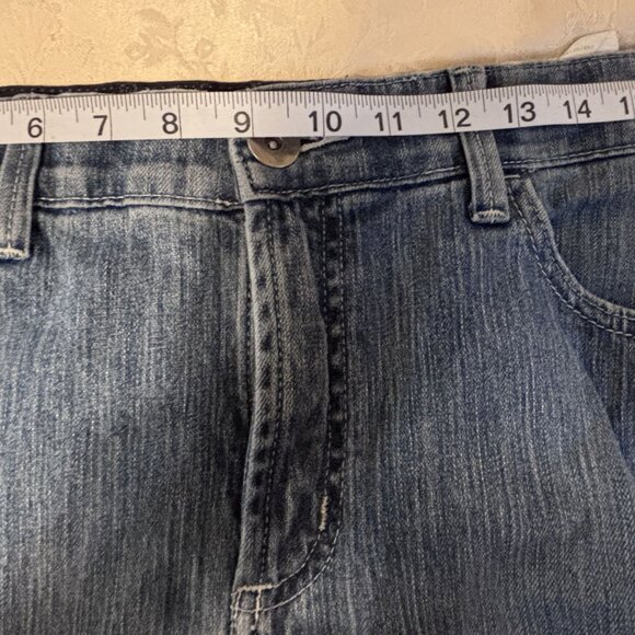 Women's Lee Platinum label denim capri.  Size 16M.  Very good condition. - Picture 3 of 8